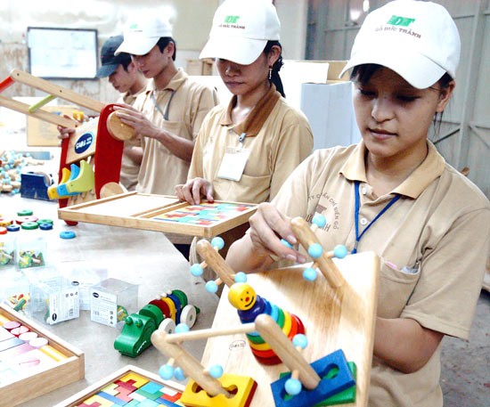 Production of wooden toys at Duc Thanh Company (Illustrative photo: SGGP)